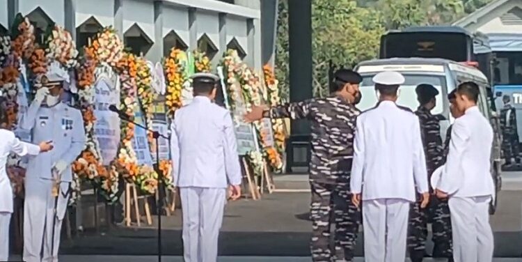 Pilot-Copilot Pesawat Bonanza Dimakamkan Pagi Ini di Taman Makam Bahagia TNI AL