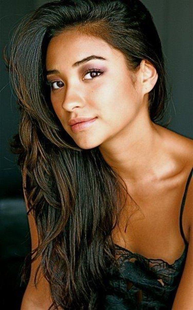 Shay Mitchell - Photo Colection