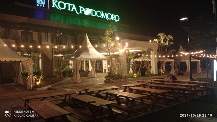 Sewa Meja Taman Jakarta