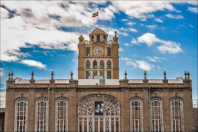 Of all the iconic clock towers in Iran, Tabriz Clock tower is perhaps the most famous which is located in the middle of the city. The mansion, also known as Tabriz Municipality Palace, was built by order of King Reza Pahlavi, under the supervision of German engineers, at the site of the abandoned and ruined district of Nobar in the year 1936.