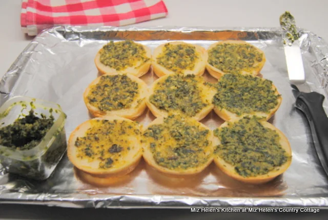 Italian Pesto Sliders at Miz Helen's Country Cottage