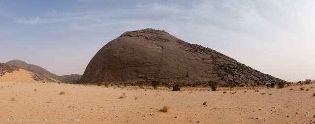 Il monolite di Aicha, nei pressi di Ben Amira