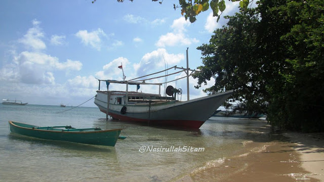 Kapal-kapal tersandar di pantai Pantura