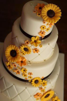 Serve a Sunflower Wedding Cake To Showcase Your Style