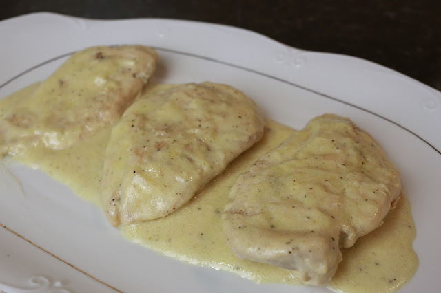 Filetes de pechuga de pollo en salsa de limón