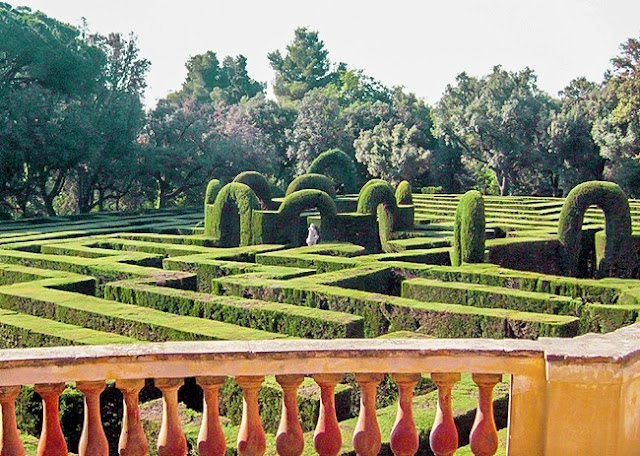 Laberint d'Horta adalah taman tertua di Barcelona