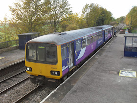 A train from Sheffield calling at Brigg railway station on its way to Barnetby, Grimsby and Cleethorpes - Nigel Fisher's Brigg Blog