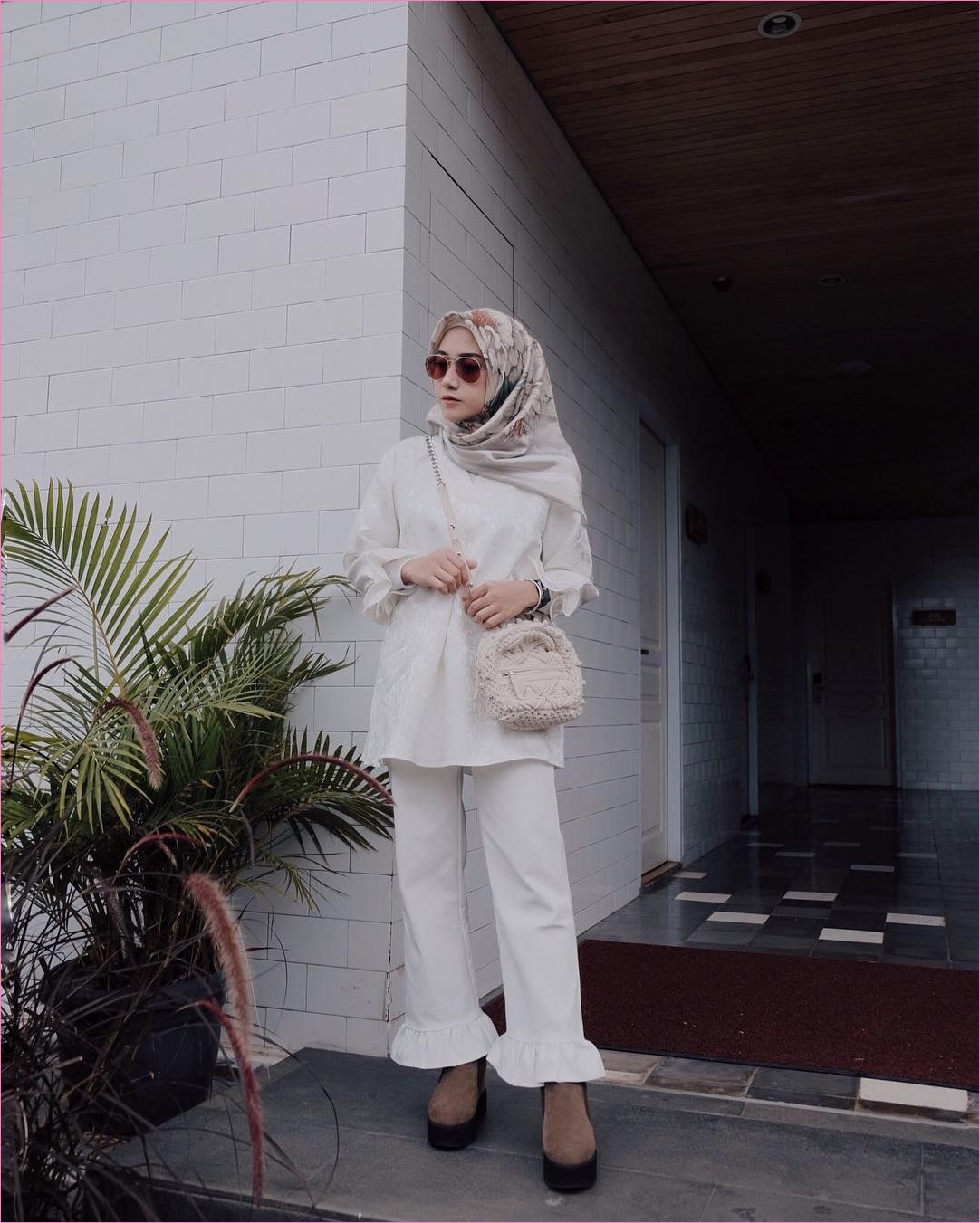  Buat sahabat yang masih gundah dalam mencari outfit setelan model baju dan hijab dengan  40+ Setelan Model Hijab Casual Untuk Kuliah Ala Selebgram Terpopuler 2018