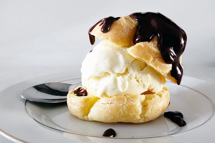 profiterole plated