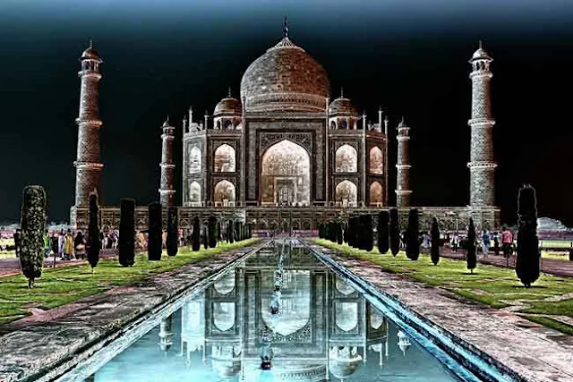 le Taj Mahal de nuit