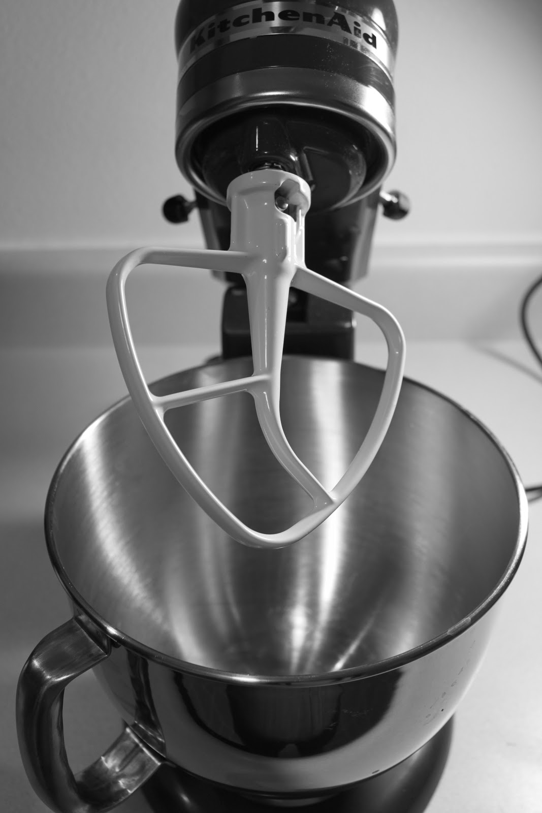 Electric mixer paddle attachment