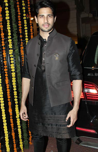 Sidharth Malhotra in Kurta Pyjama