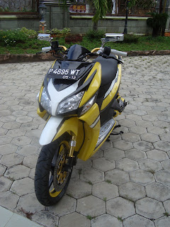 Motor Honda Vario Modifikasi warna serasi http://ceriwis-boplo.blogspot.com/