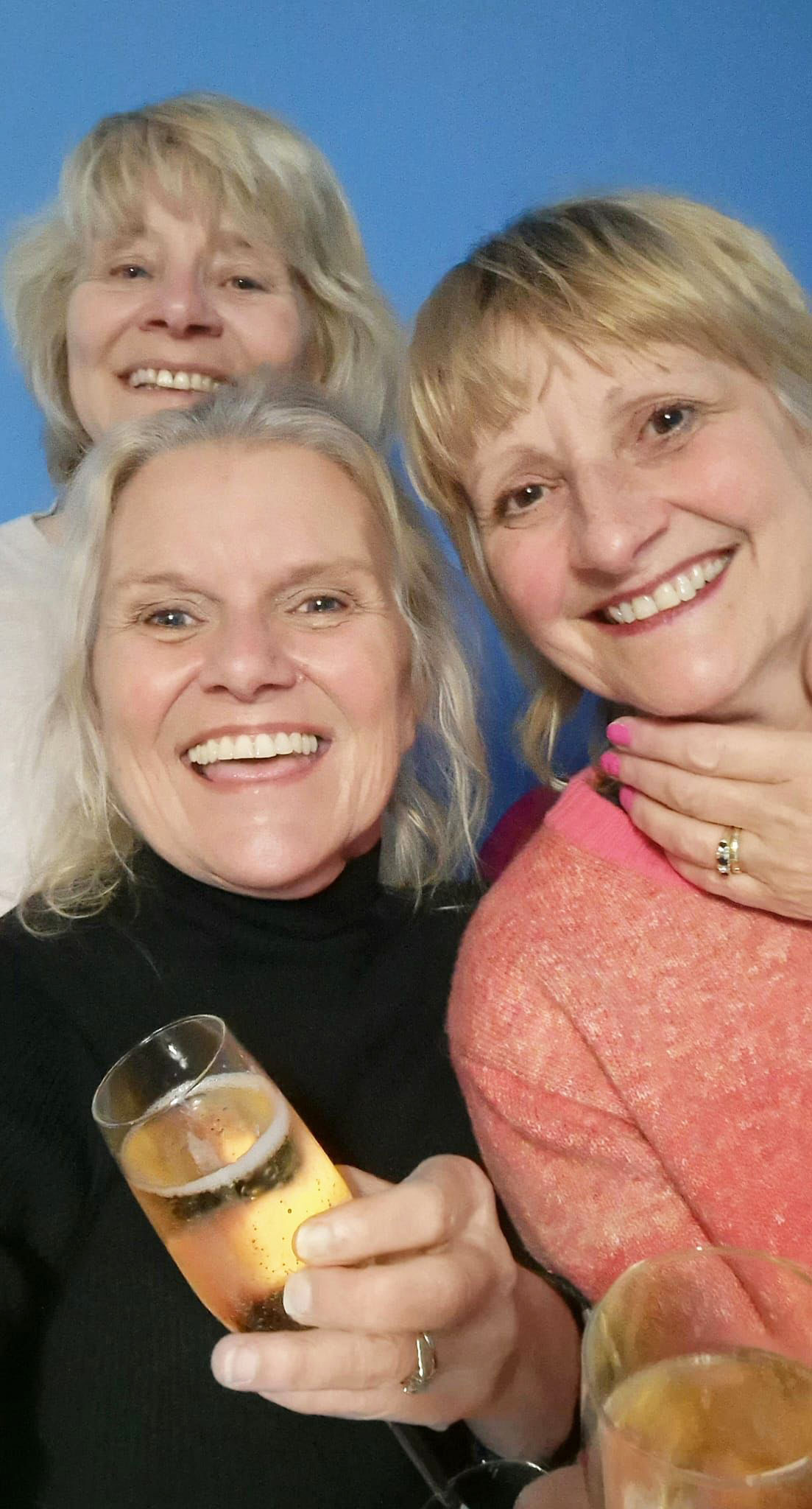 Take 3 girls:  Is This Mutton's Gail Hanlon with two friends before a reunion with former Mirror Group Newspaper colleagues