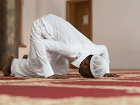 Ini Dia Hukum Melamakan Sujud Terakhir Ketika Sholat Berjama'ah ataupun Sendiri