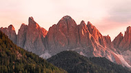 House on Greenfield in Funes Italia, Mobile Wallpaper,mountains,village