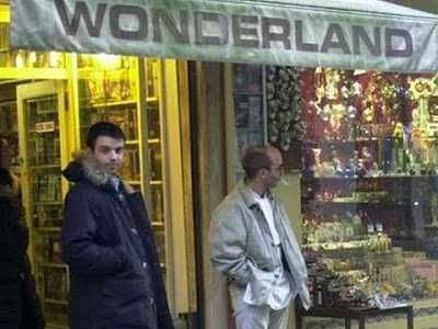 Il negozio di videocassette Wonderland in Strada Nuova