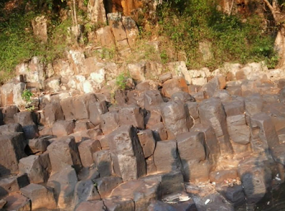 Bangunan Megalitikum Kedung Boto Desa Kedung Segog Kecamatan Tulis Kabupaten Batang