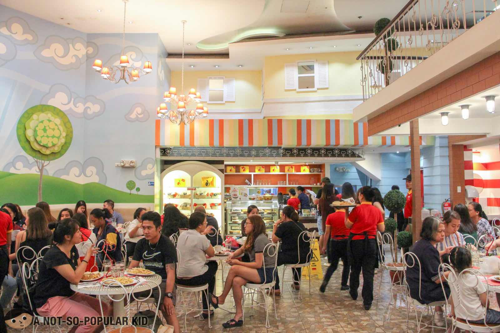 Interior of Banapple in Gateway Mall