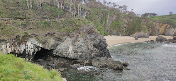 Imagen de la playa de El Fabal en la Senda Costera Naviega