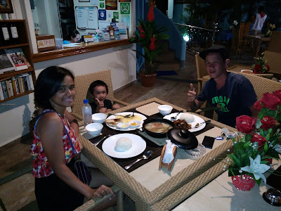 family-dinner-at-montani-beach-resort-restaurant