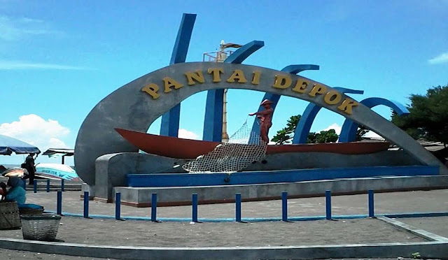 Menyantap Sea Food yang Lezat sambil menikmati Deburan Ombak Di Pantai Depok