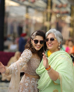 Mehreen Pirzada with Cute and Awesome Lovely Smile with her Mother