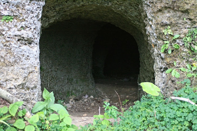 前川民間防空壕の写真