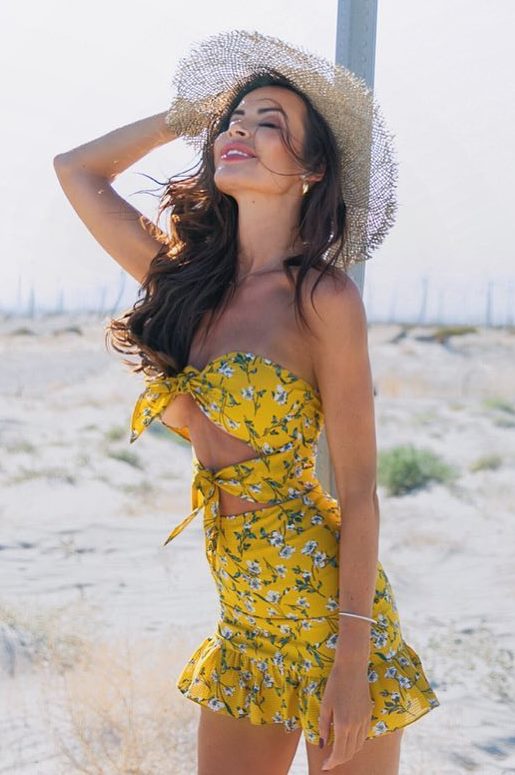 amazing outfit idea for this summer : straw hat and yellow set