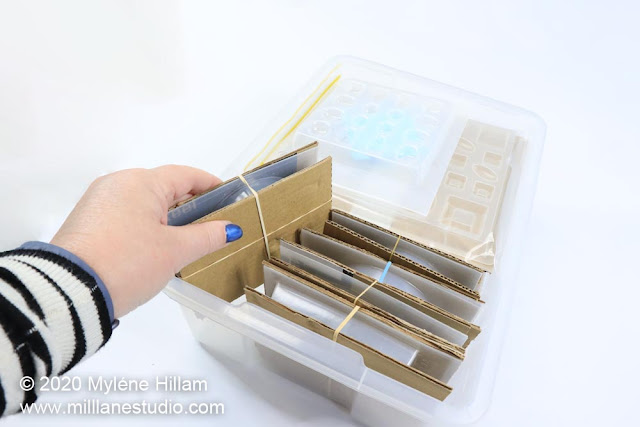 Inserting a plastic mould sandwiched in corrugated cardboard into a plastic tub