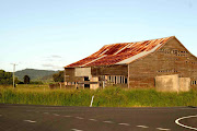 We stopped to take photos of this beautiful barn. (old barn)