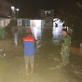 Dengan Sigap Bhabinsa Rangkasbitung timur Turun Langsung ke Lokasi Banjir