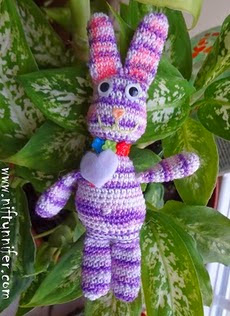 http://translate.googleusercontent.com/translate_c?depth=1&hl=es&rurl=translate.google.es&sl=en&tl=es&u=http://www.niftynnifer.com/2014/03/free-amigurumi-easter-bunny-crochet.html&usg=ALkJrhgk4wpAxhEa7G3bCIQTqzTnCwXz1g