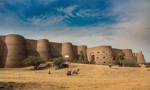 Discover the Majestic Derawar Fort, Bahawalpur, Pakistan