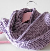 http://sintonnison-crafts.blogspot.com.es/2013/11/tutorial-cuello-de-punto-herringbone.html