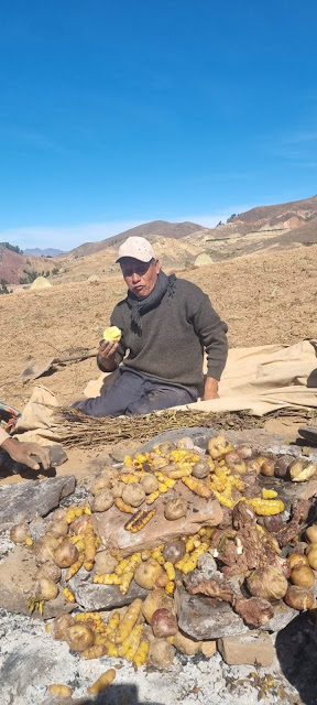 Vielen Dank, dass uns die Familie Rojas Clemente eingeladen hat das Huathia zu essen. Potosí - Bolivien.