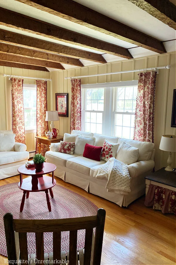 Red and White Decor In Cabin Living Room