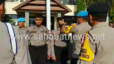 Rambut Polisi Yang Tidak Rapih Dicukur Kabid Propam Polda Sulsel 