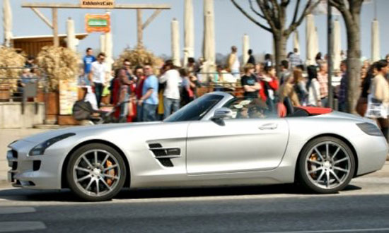 Instead of camouflage rookie 2012 MercedesBenz AMG Roadster SLS appeared