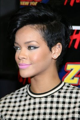 https://blogger.googleusercontent.com/img/b/R29vZ2xl/AVvXsEhssgEYviH3QpDfwQUjADzlA1E5eLtfCYtfqhoNES7kQZESUf8WP1mRZXbl3reHDF59dt4bCfELmrLK3bIXhQ9gEZahoB9gwaCsP3OkDa1PrpS2LEZkqVII0_NlFMeA3Y20b5rWtI4AIiV1/s400/Rihanna_short_unique_hairstyles5.JPG