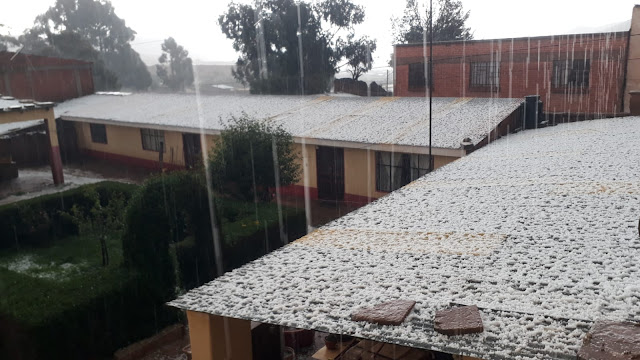Heute fällt in Macha Bolivien starker Hagel.