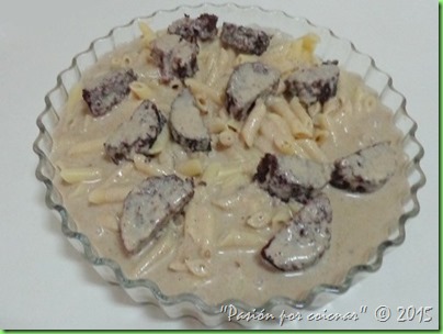 MACARRONES CON MORCILLA