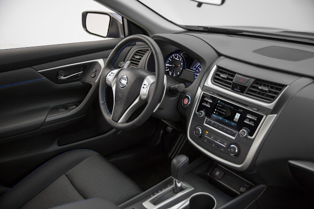 Interior view of 2016 Nissan Altima SR