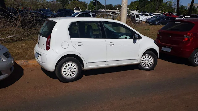 Volkswagen Up! - Estacionamento