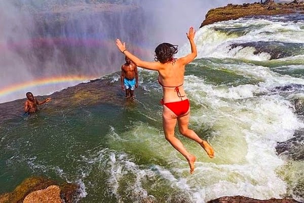 http://palingmuda.blogspot.com/2014/04/foto-kolam-renang-setan-di-zambia.html