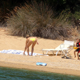 Kate_Hudson_Bikini_Candids_in_Skiathos_Island_July_24_2016_25.jpg