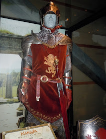 Peter Pevensie battle costume Narnia
