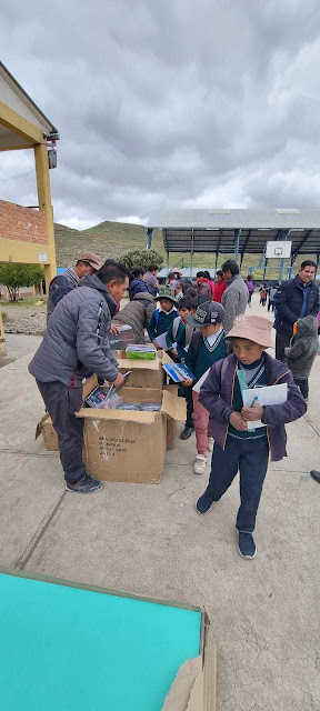 Fahrt zu den Bildungseinheiten von Puyo, Laguna, Choqe Cayara Alta, Choqe Cayara Baja, Caine und Bombori Bolivien. Wir sind am 16. März losgefahren, um die Schulsachen auszuliefern. Teil 01