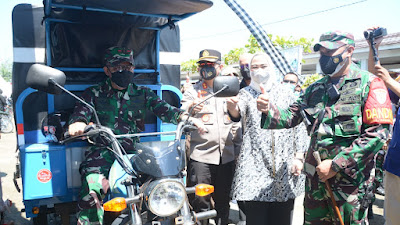 Warga Desa Terisolir Dapat Vaksin, Sembako dan Kendaraan Roda 3