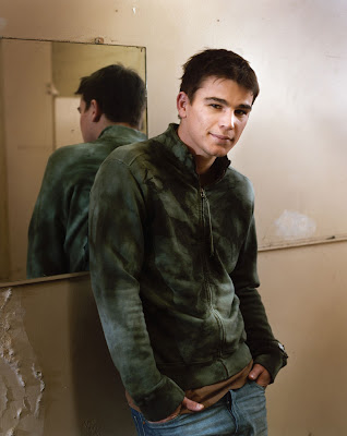  Josh Harnett en la galería 'Actores frente al espejo', en elhombreperplejo.com 